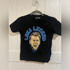 LUKA LEGEND Maverick’s Mavs Youth tshirt black face